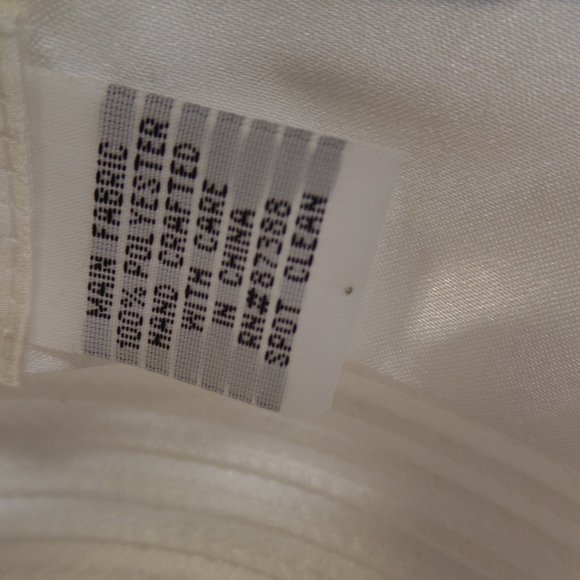 Franccesca Bellini White Poly Fascinator Hat W Bling OSFM Excellent Condition - Picture 10 of 12